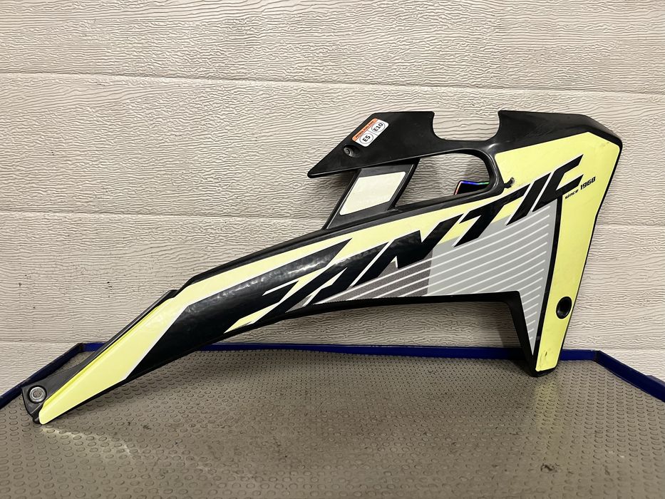 Boczek prawy owiewka fantic 50