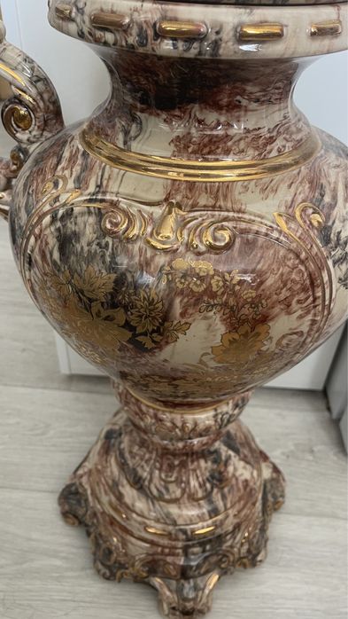 Ваза высокая керамическая с ангелом на пол напольная в дом холл