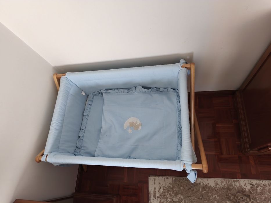 Berço bebe azul claro