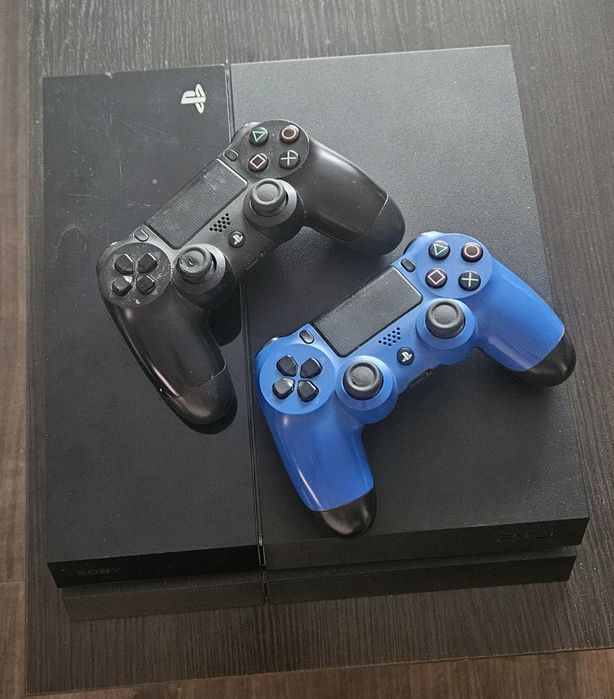 PS4 + 2 pady, dysk 2TB + 3 gry