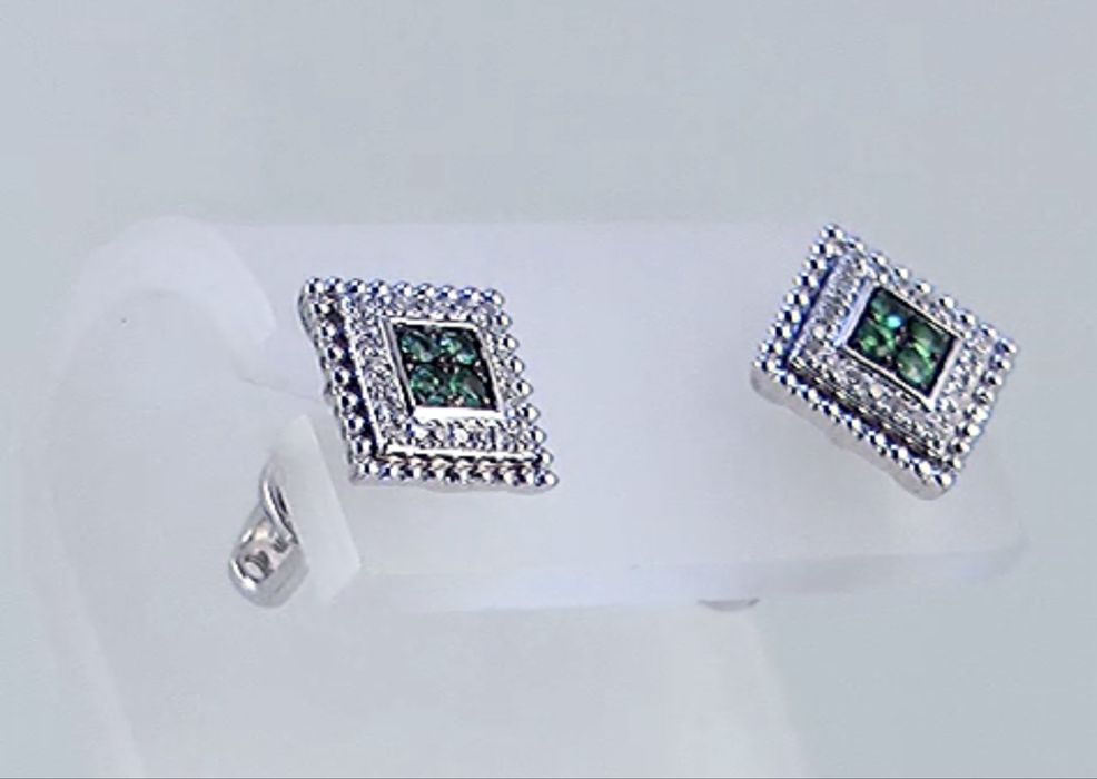 Прекрасные золотые серьги с бриллиантами и изумрудами