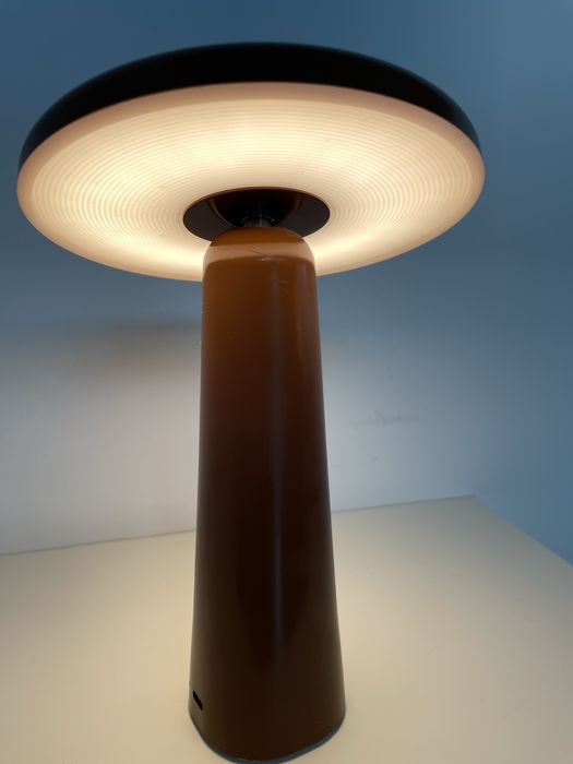 Candeeiro de Mesa Design Contemporâneo (LED)