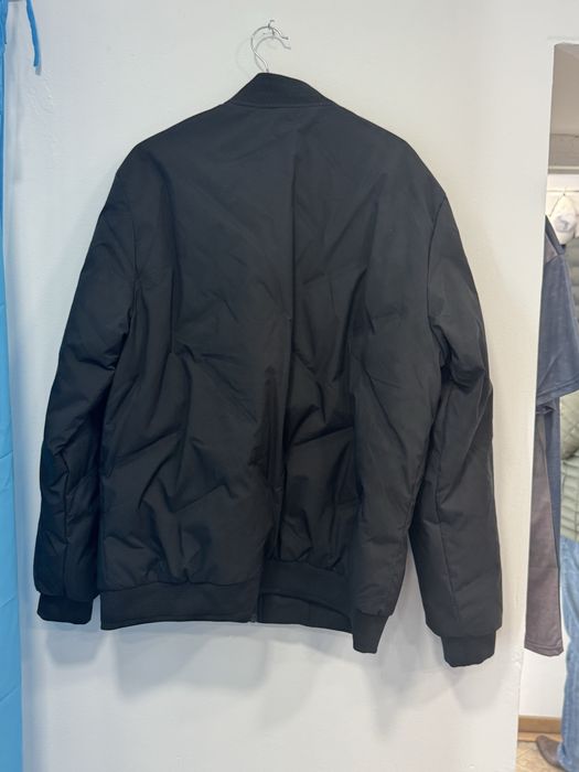 Casaco novo, preto, elegante e quente.