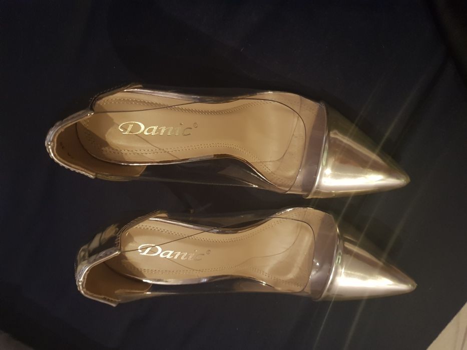 Szpilki zlote transparent