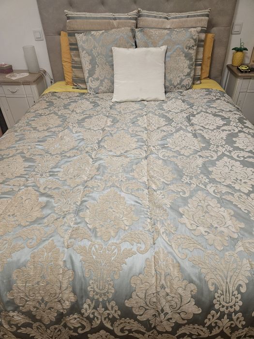 Colcha e 6 almofadas gato preto