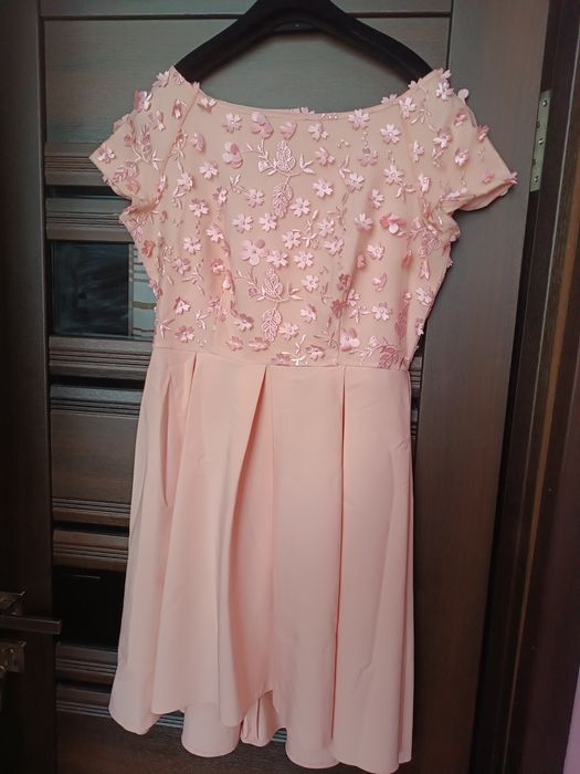 Чарівне приталене персикове плаття