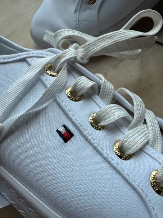 Białe trampki Tommy Hilfiger Essential Sneaker casual marine classic elegant sporty