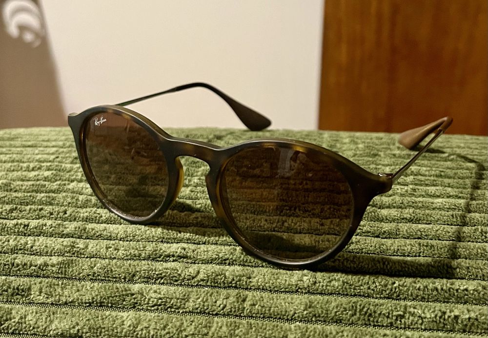 Ray-Ban RB4243 865/13 – Óculos de Sol