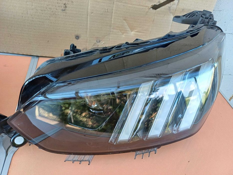 Фара левая Peugeot 208 ii full led