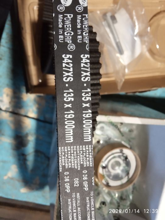 Продам запчастини ремінь ГРМ,ролік,помпу