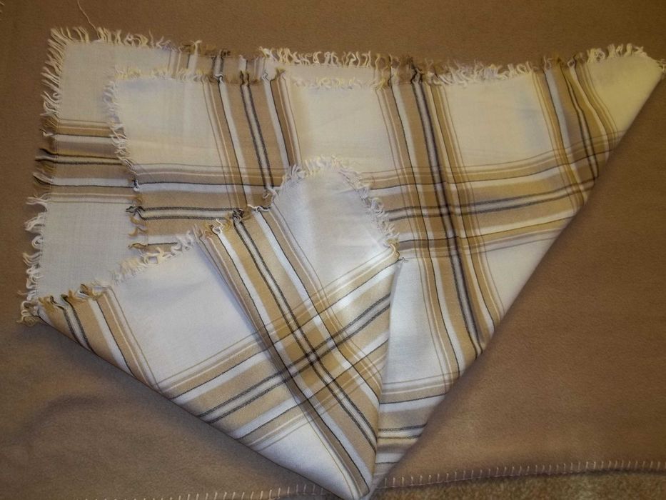 Chusta dzianinowa rozmiar 66,5x77cm