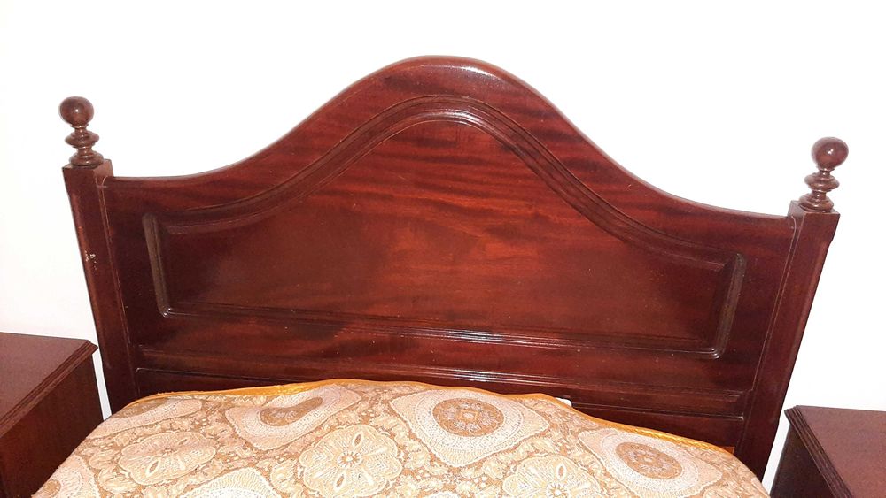 Mobília de quarto casal cama mesa cómoda espelho