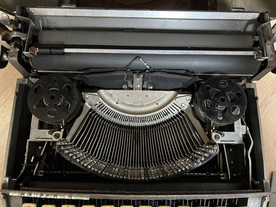 Máquina de escrever vintage Remington Travel-Riter (anos 50)