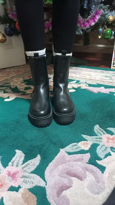 Женские, демисезонные ботинки 41 размера.