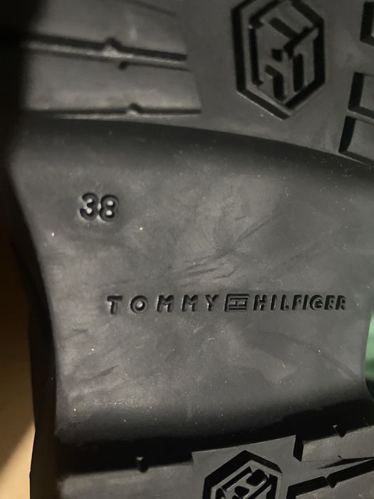 Ботинки Нові Tommy Filfiger 37 р на хутрі