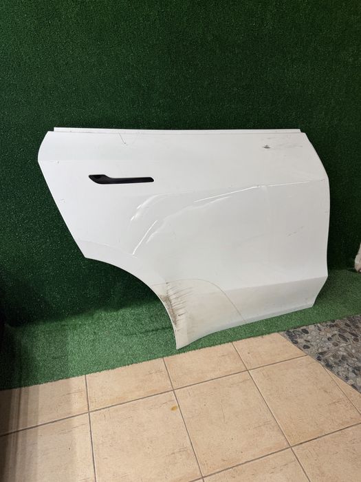 Дверь tesla model Y