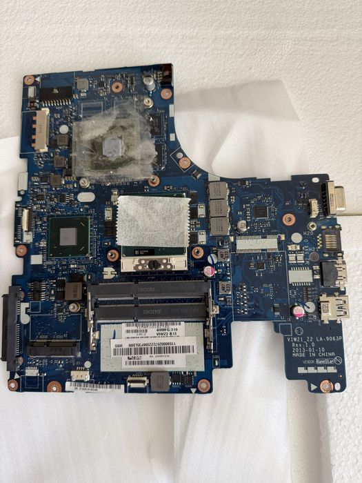Материнська плата неробоча VIWZ1/Z2 LA-9063P  з процесором Intel