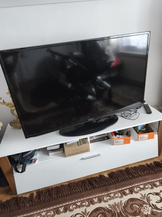 Telewizor Samsung ue46eh5000  100% sprawny idealny do gier