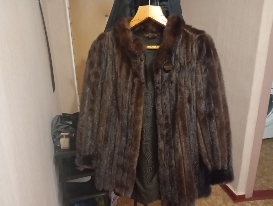 Натуральная норковая шуба (в идеальном состоянии)