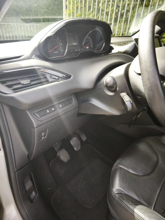 Peugeot 208 1.6 BlueHDi - Económico e bem equipado