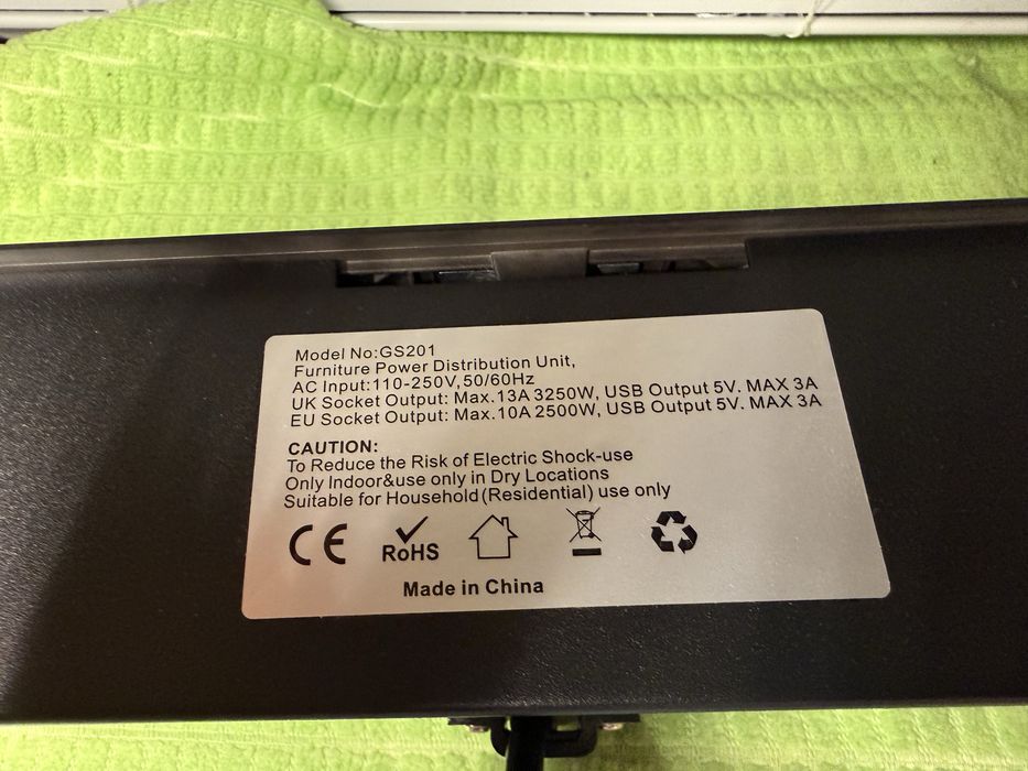 Розеточный блок в столешницу Type-S и USB