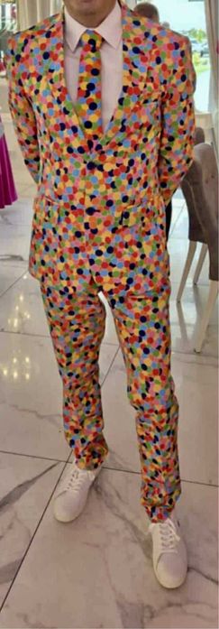 Kolorowy garnitur meski tematyczny zalozony raz uniwersalny super sie