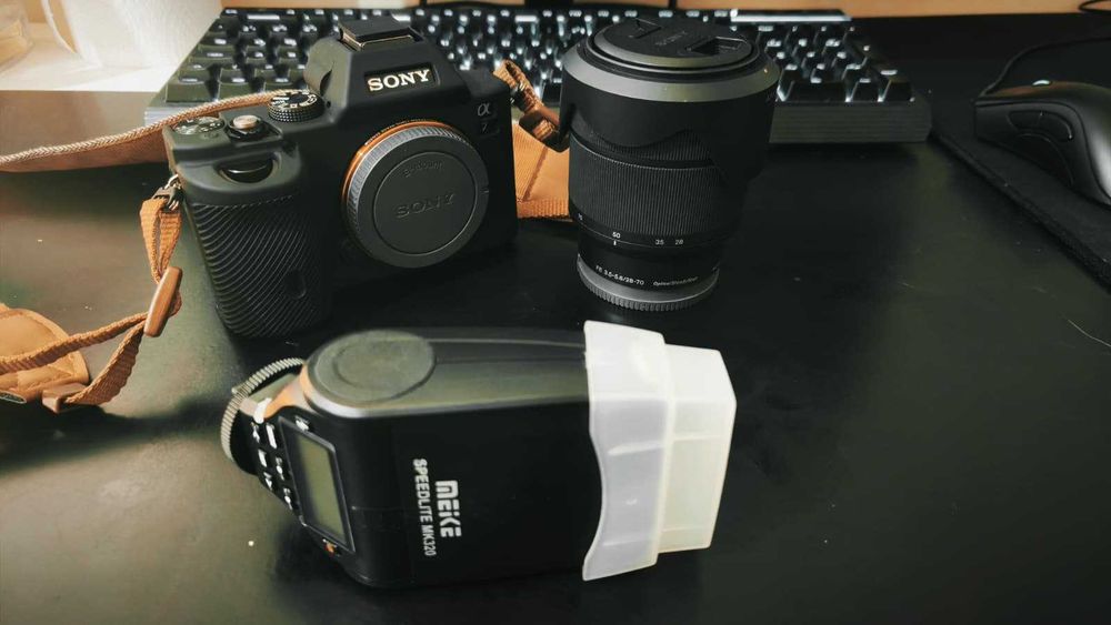 Sony A7 i 24MP + Sony FE 28-70mm f/3.5-5.6 + Meike Mk320 TTL