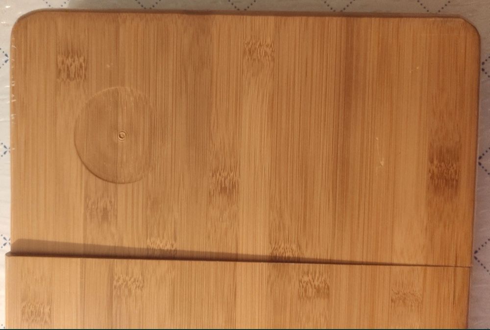 Bambusowy stolik pod laptopa