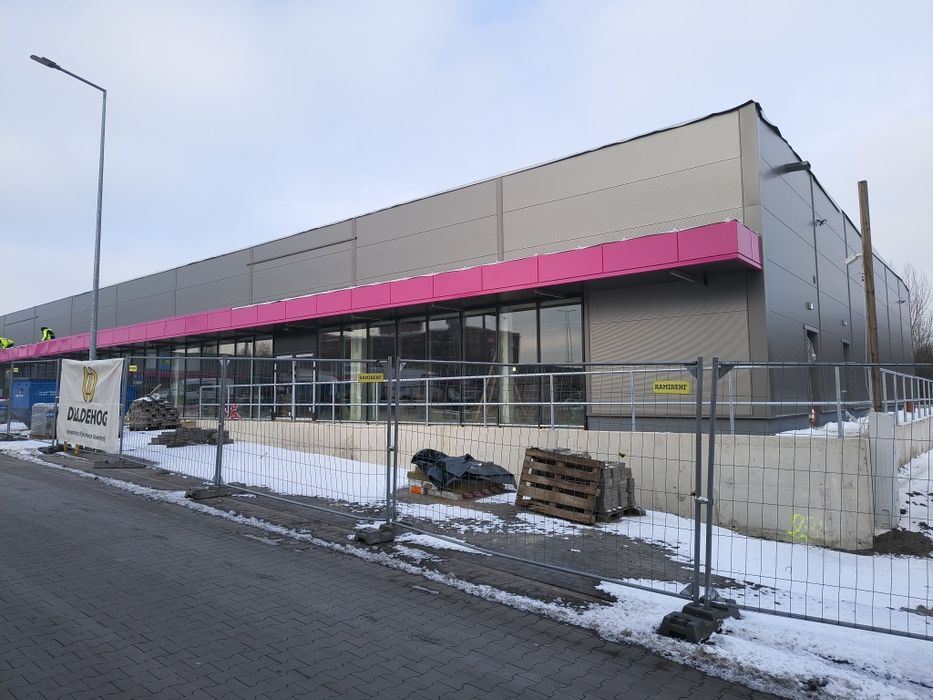 Hale, magazyny, wiaty