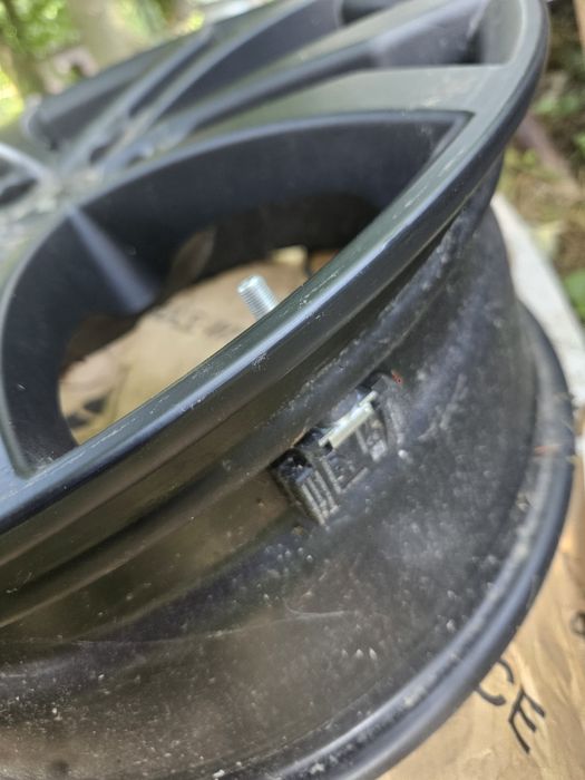 Mitsubishi felgi aluminiowe z czujnikami