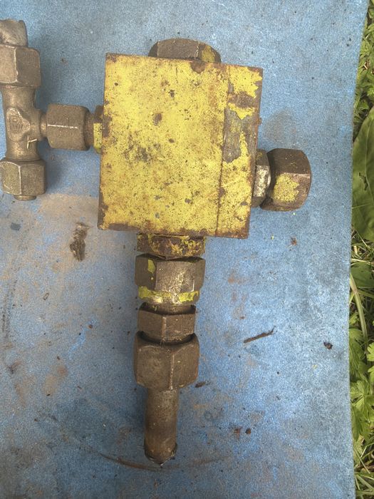 Zawór hydrauliczny / Kostka wariatora młocarni CLAAS (Dominator / Mercator)