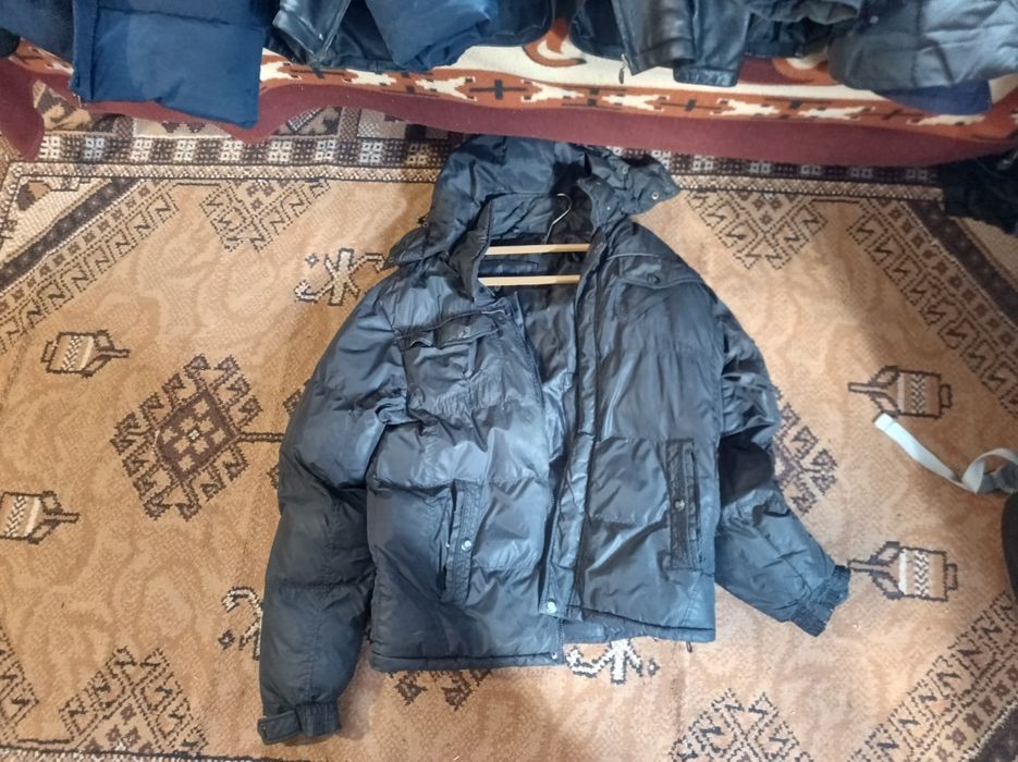 Продам зимові куртки