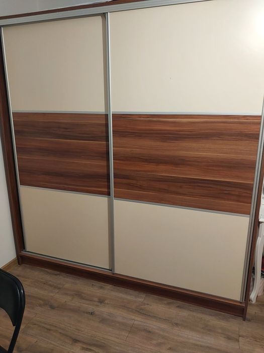 Sprzedam  dużą szafę