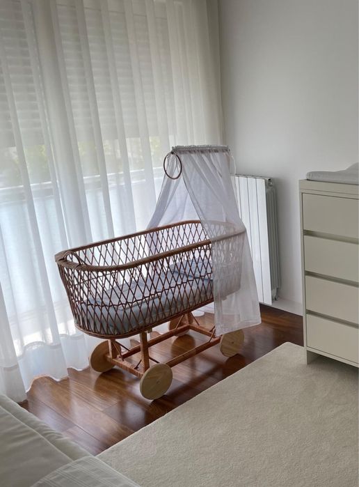 Berço em vime como novo