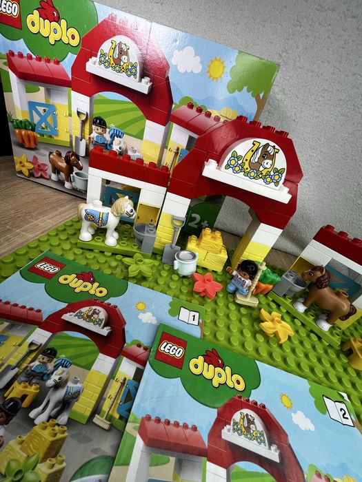 Duży zestaw Lego Duplo Stadnina i kucyki 10951