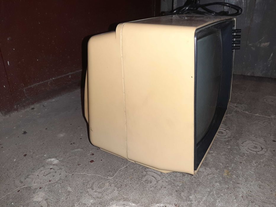 Telewizor JUNOST 402B czarno-biały
