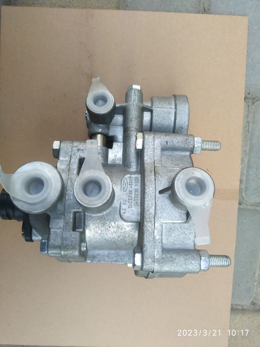 Кран управления тормозами прицепа