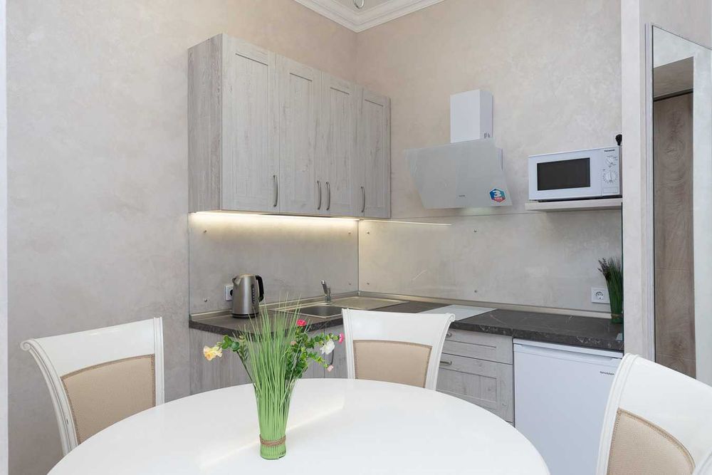 Видова на Майдан Хрещатик, Бориса Гринченко 2