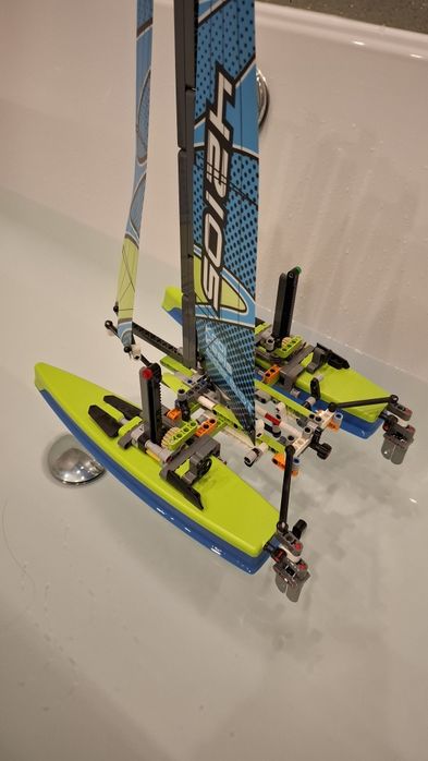 LEGO katamaran 42105 oryginal