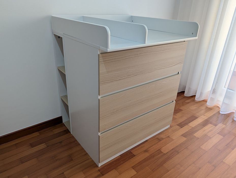 Cómoda modular com muda-fraldas