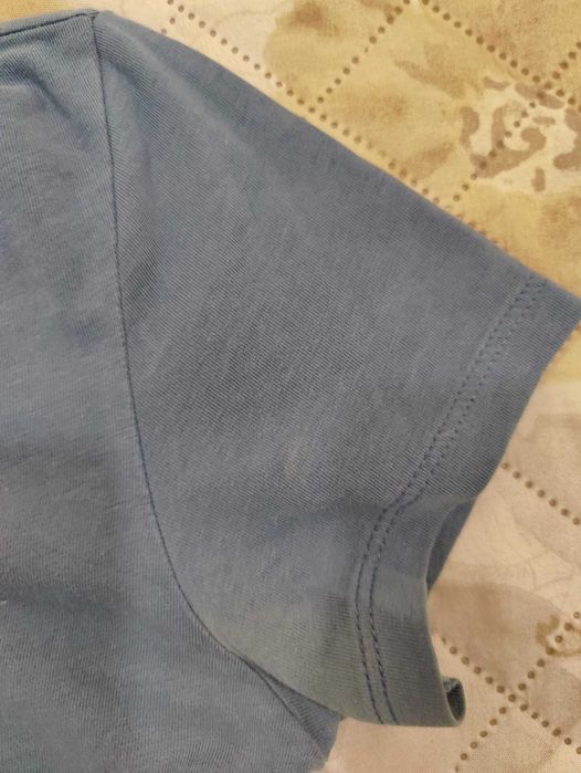 T-shirt Guess tam. M em excelente estado