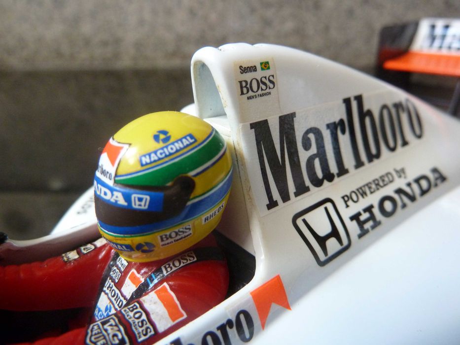 1:18 LANG/Minichamps, McLaren MP4/5B, Senna, Marlboro, World Champion 1990