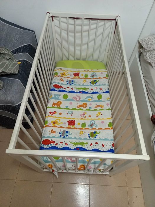 Cama de bebê usada