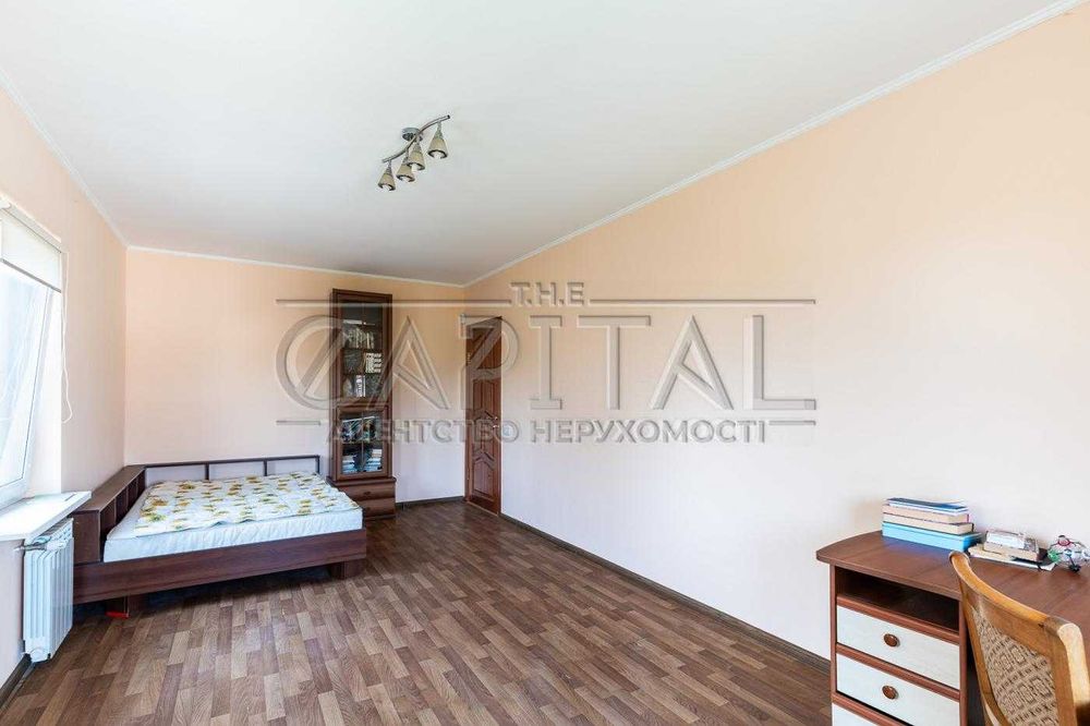 Продаж будинку 270 м Осокорки — 3 поверхи, 5 соток, готовий для життя