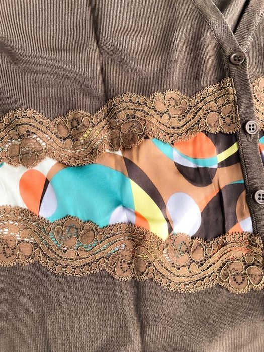 Casaco e top em malha, renda e partes acetinadas Tam L