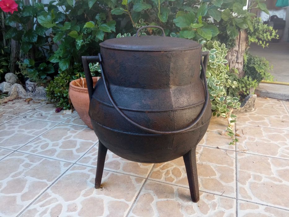 Panela de Ferro fundido 3 pés 40 Litros