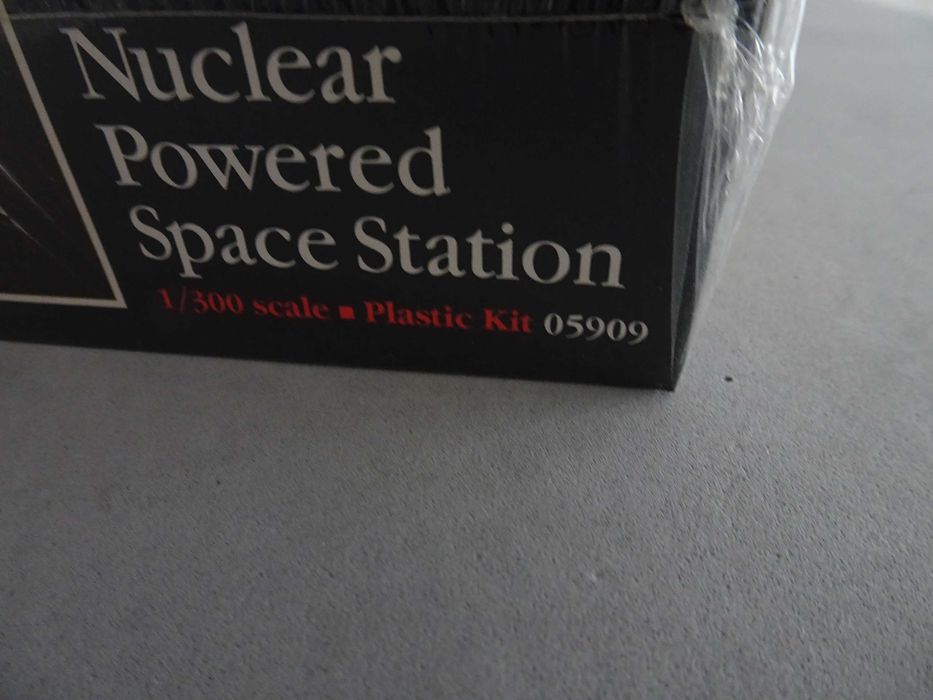 Kit Glencoe models nuclear powered space station 1/300