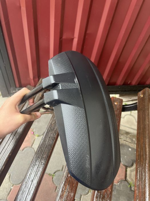Продам крило на Lifan sr 220