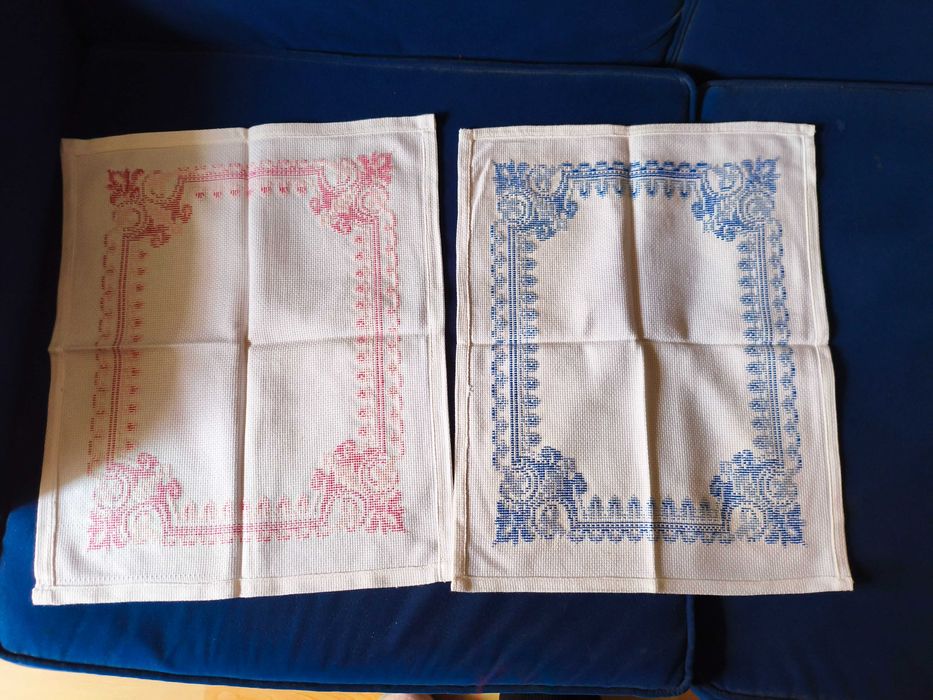 Conjunto de 2 panos de tabuleiro em ponto cruz