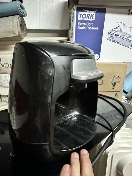 Cafeteira preta e prateada